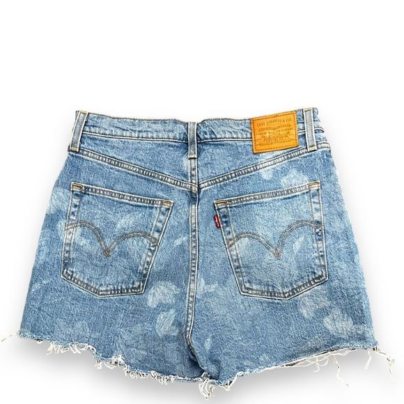 Levi’s floral print shorts with raw hem size 30 - Picture 2 of 9